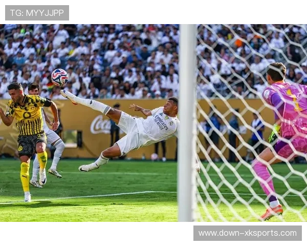 姆巴佩弧线球破门瞬间：王子公园球场响起MVP呼声