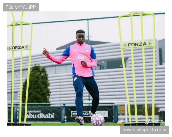 格伊与瓜迪奥拉合作：曼城新援谈战术适应过程与个人成长体验